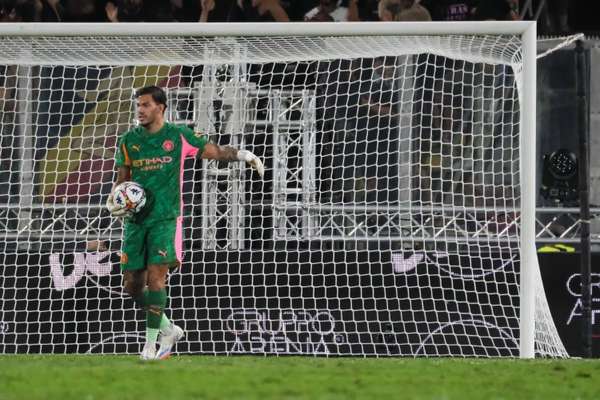 土超豪门低价求购曼城门将 双方报价差距高达1500万欧元